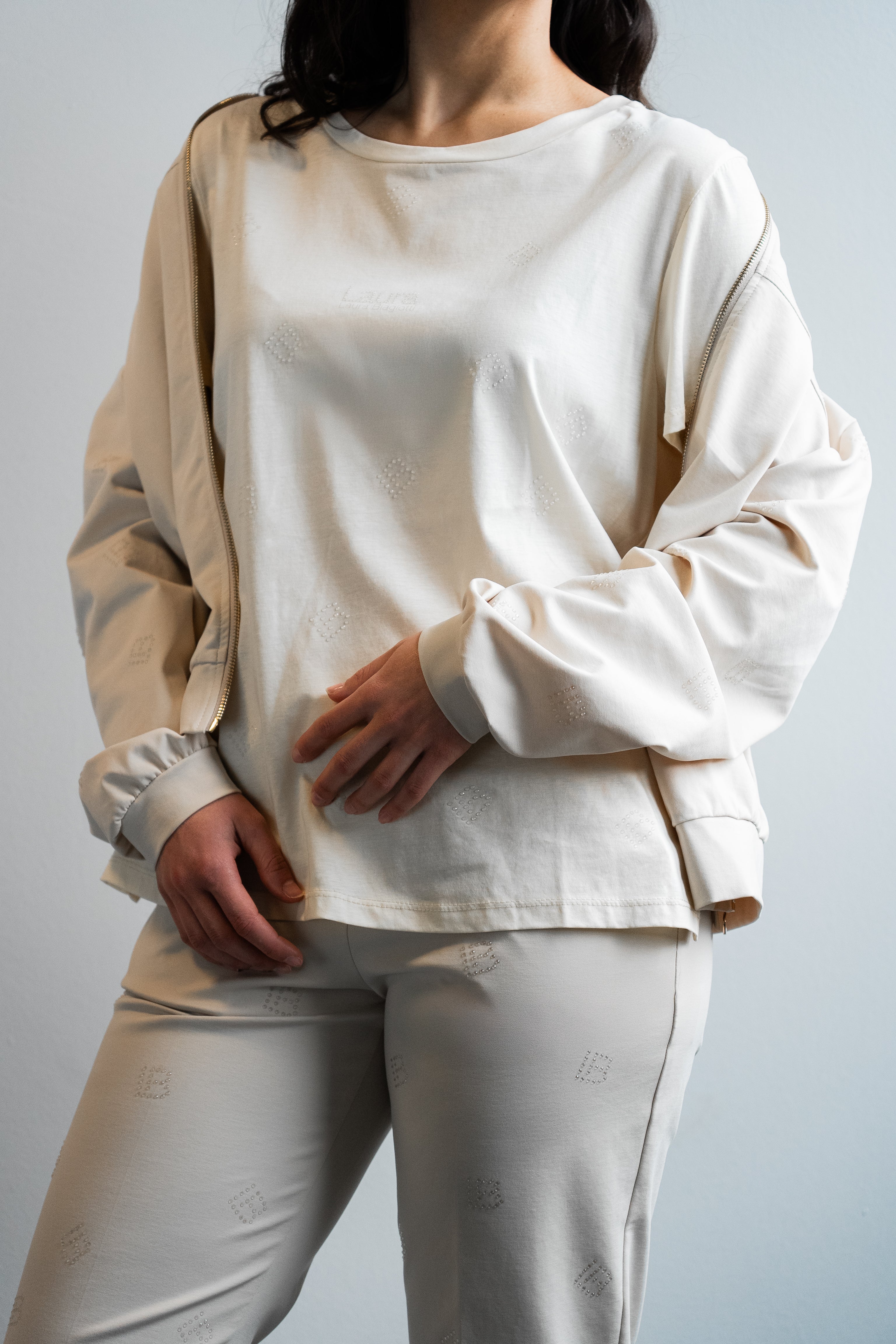 Maglia burro con applicazioni in rilievo