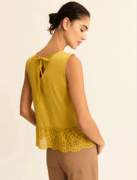 Top in sangallo con balza - Emme Marella